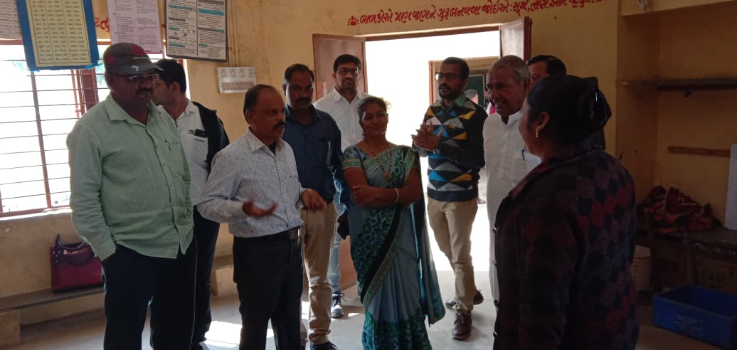 ModasaMam's tweet photo. આજ રોજ તા.14/12/2018 ના રોજ મોડાસા તાલુકાના ખંભીસર ગામે સેવા સેતુ કાર્યક્રમ યોજાયો જેમાં મોટી સંખ્યામાં લોકો જોડાયા હતા અને સરકારશ્રીની વિવિધ વિભાગો ની યોજનાઓ નો લાભ મેળવેલ છે https://t.co/A0kVp0Q9ql