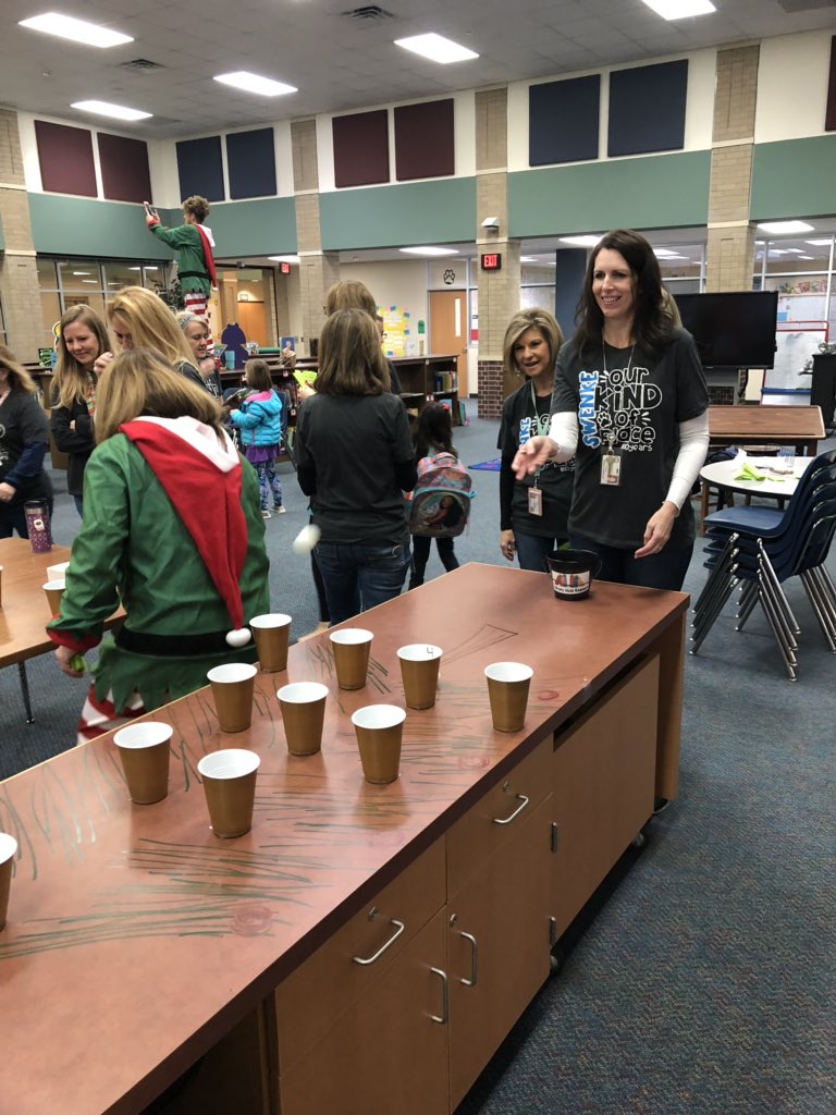 linzmcc521's tweet photo. Reindeer Games!! 🎅🏼🌲
#funwithstaff #tistheseason #SwenkeProud @SwenkeCFISD #CFISDSPIRIT https://t.co/h2xN2Os8oC