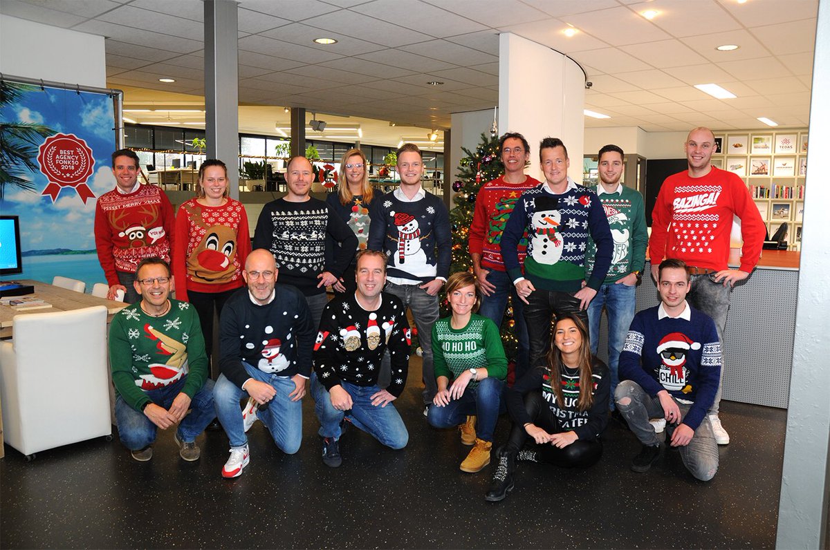 Hohoho! Zóveel lelijke kersttruien bij elkaar… Het zou eigenlijk verboden moeten worden. Maar het is voor een goed doel! We doneren voor elke foute kersttrui die we vandaag in ons zwembad aantroffen een mooi bedrag aan <a href="/SavetheChildren/">Save the Children US</a> #foutekersttruiendag #uglychristmassweater