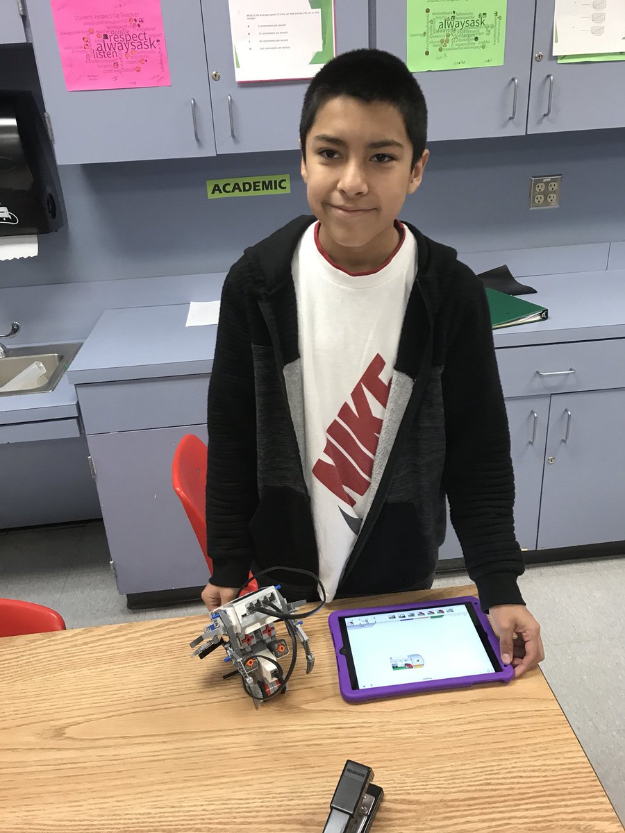 NMS16KJones's tweet photo. Students are bringing in their projects for Genius Hour Fair today! I’m so excited!! Everyone is welcome! The fair will be in the Navarro Middle School gym at 5 pm #betheonelcisd #nmsrules https://t.co/vfph4oLDvF