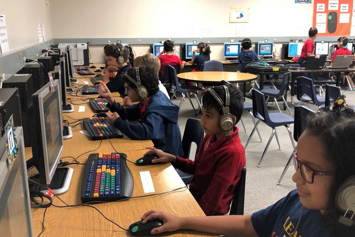 Bush_ES's tweet image. We are coding! Bush students are digitally literate strong! @HISD_Inst_tech @learningdotcom #HISD_DigLitStrong