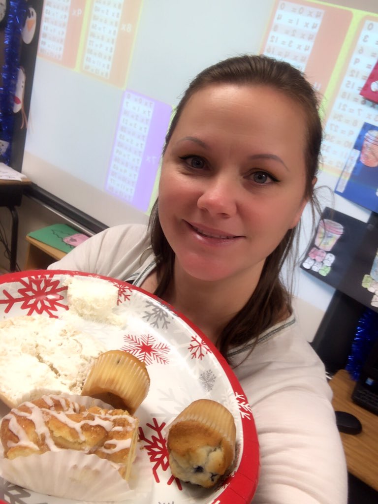 Mrs_Kral's tweet photo. Not to brag..... BUT, my PTO is amazing! Breakfast on our last Friday of the semester. Thank you! #sulsprisd #ssisdwildcats #bowiePrimary https://t.co/F4igxjic0q