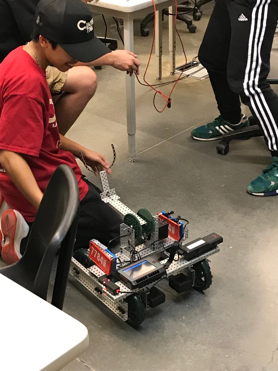 CaveleroMidHigh's tweet photo. Check out what’s going on in Robotics! #cbots #vbots 🤖 https://t.co/RFeleUNyJ7