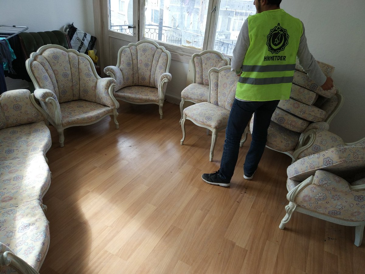 ➡️Evinde oturacak minderi dahi olmayan bir aileye koltuk takımı ulaştırdık.
➡️Rabbim bu hayırda emeği geçen kardeşlerimizden razı olsun.