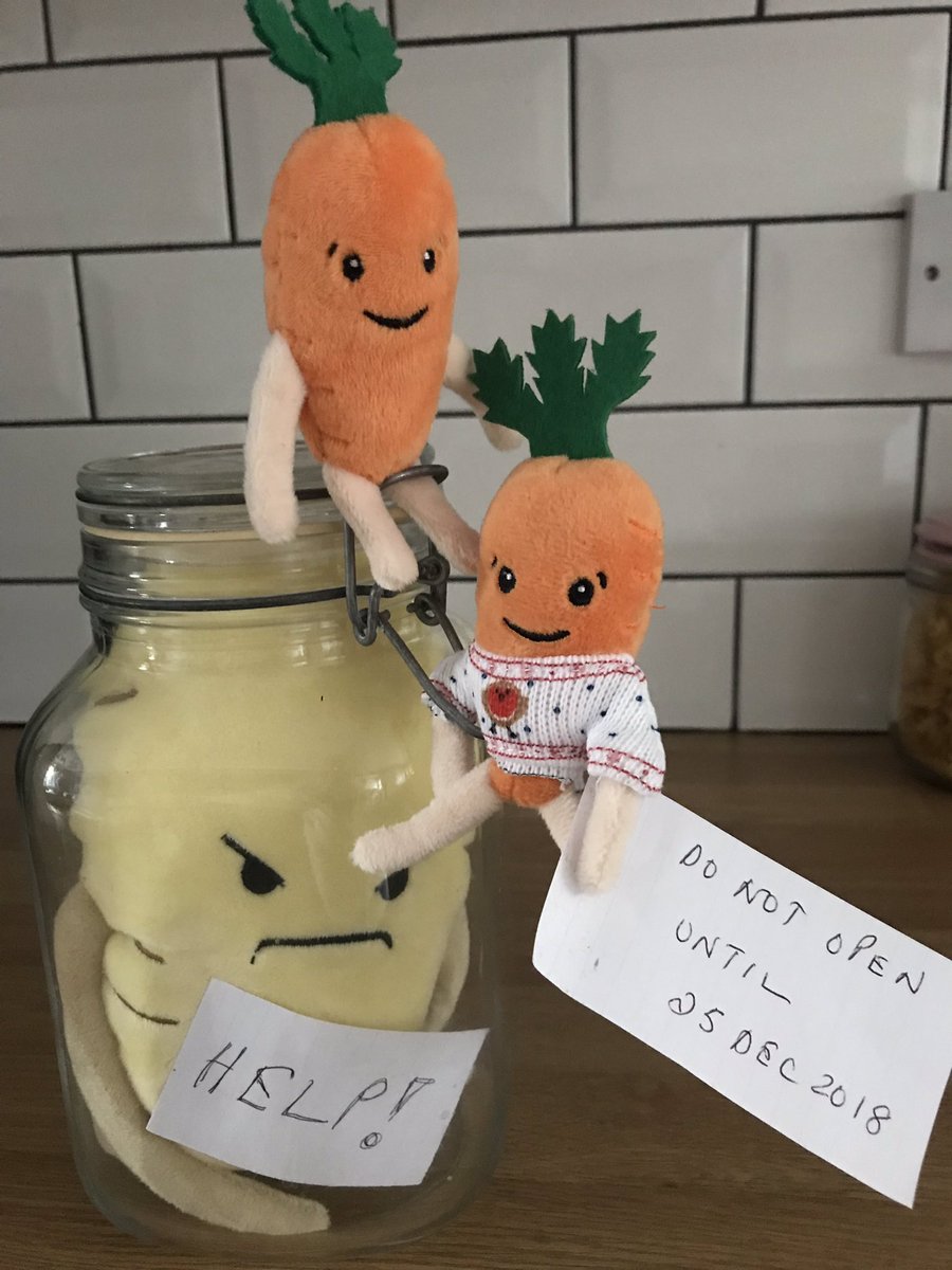 MsPinkCat1's tweet photo. Payback for Pascal Parsnip! @AldiUK @KevinTheCarrot_ https://t.co/2Bi4Lo1DFq
