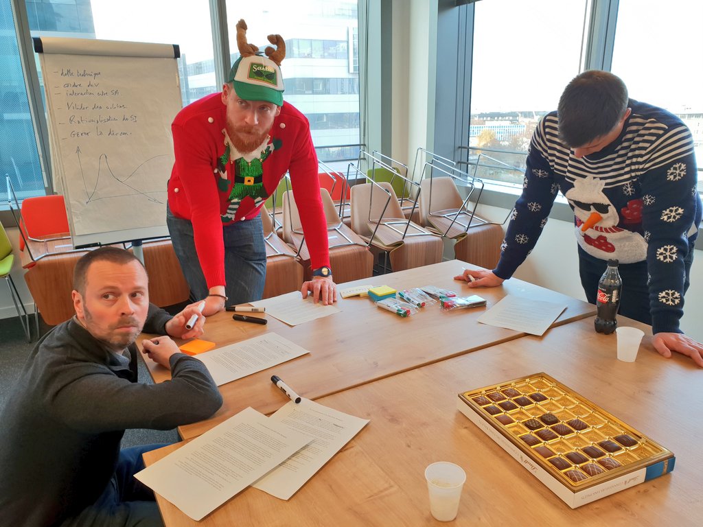 EaGuerch's tweet image. Atelier d&apos; #eventStorming avec @thelimande et @antoineblancke de la #AXACoPCrafts et l&apos; #AXAAgileCenter... super atelier pour comprendre et creuser le besoin Métier et se mettre d&apos;accord sur un vocabulaire commun. Merci Manu et Antoine !