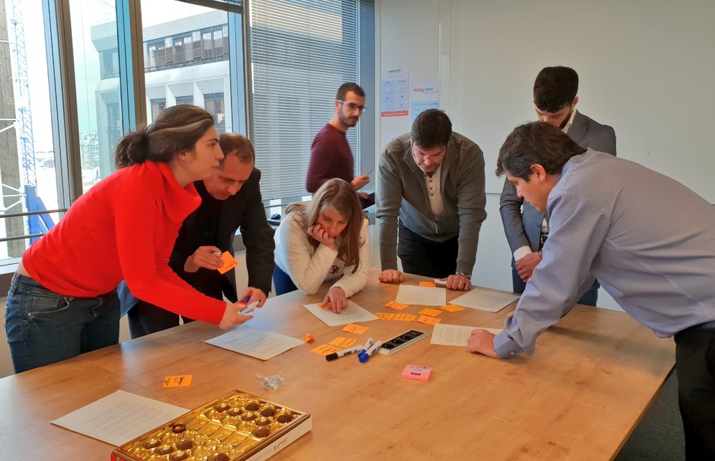 EaGuerch's tweet image. Atelier d&apos; #eventStorming avec @thelimande et @antoineblancke de la #AXACoPCrafts et l&apos; #AXAAgileCenter... super atelier pour comprendre et creuser le besoin Métier et se mettre d&apos;accord sur un vocabulaire commun. Merci Manu et Antoine !