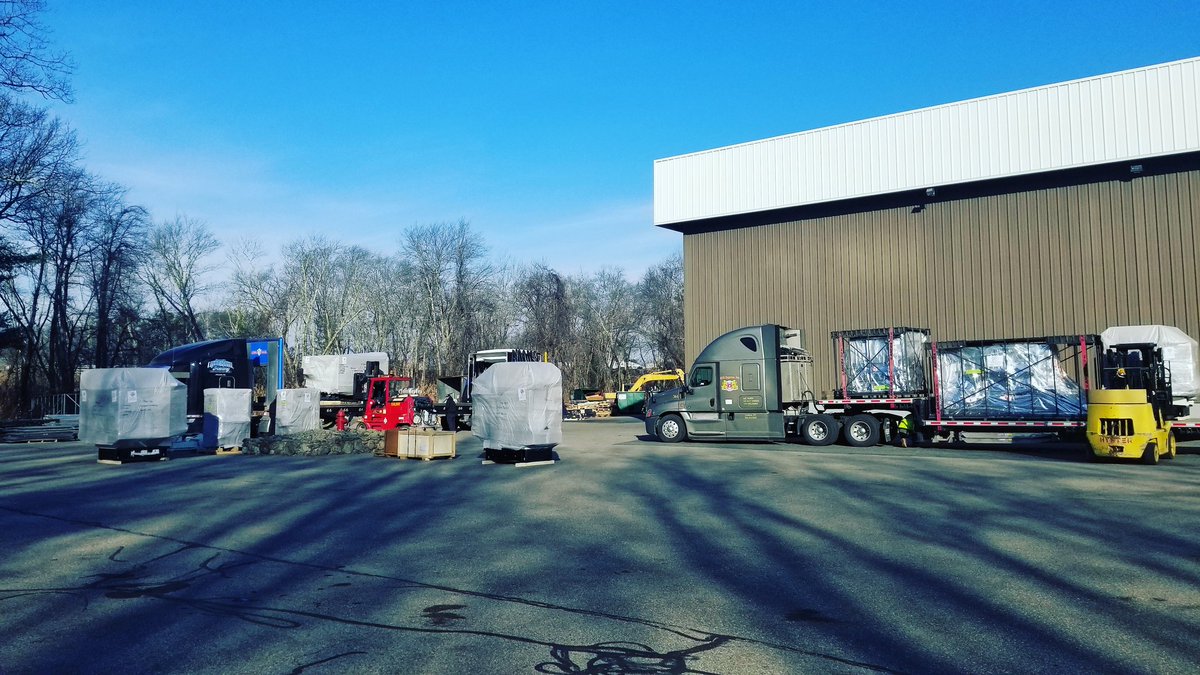 MethodsMT's tweet photo. Santa isn't the only one who is getting ready to deliver gifts. #methodsmachine #holidayseason #gifts #shippingandreceiving #machining https://t.co/K5TgUBztuW