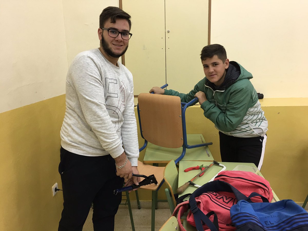 veleztecno's tweet image. Los “reyes” del #remache #makinando @IESluisvelez