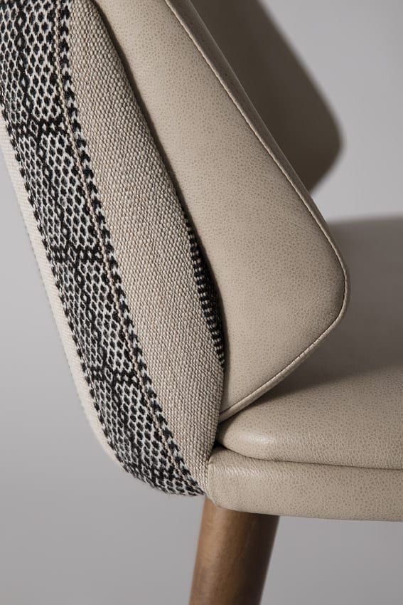 What a gorgeous detail Meg side chair has on the backrest - choose contrasting fabrics to get that wow effect buff.ly/2BjyvKG
#chair #sidechair #detail #backdetail #furnituredetail #italianfurniture #italiandesign #highendfurniture #newcollection #newchair #interiordesign