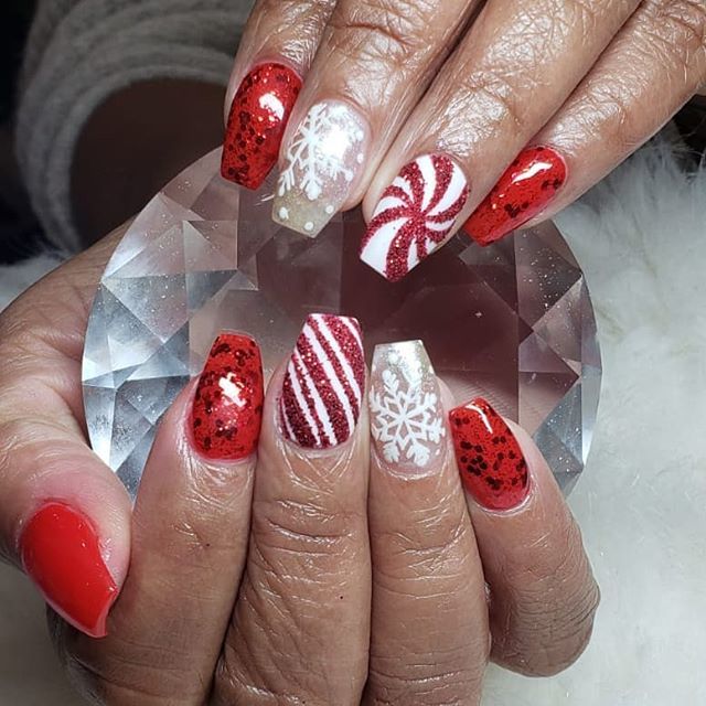 Christmas nails by @kmiinails #christmasnails #christmasnailart #christmastree #christmasdesigns #nailsofinstagram #santanails #santadesign #santanailart #ornamentnails #goldnails #rednails #redchristmasnails #santanailart ift.tt/2PDo2P8