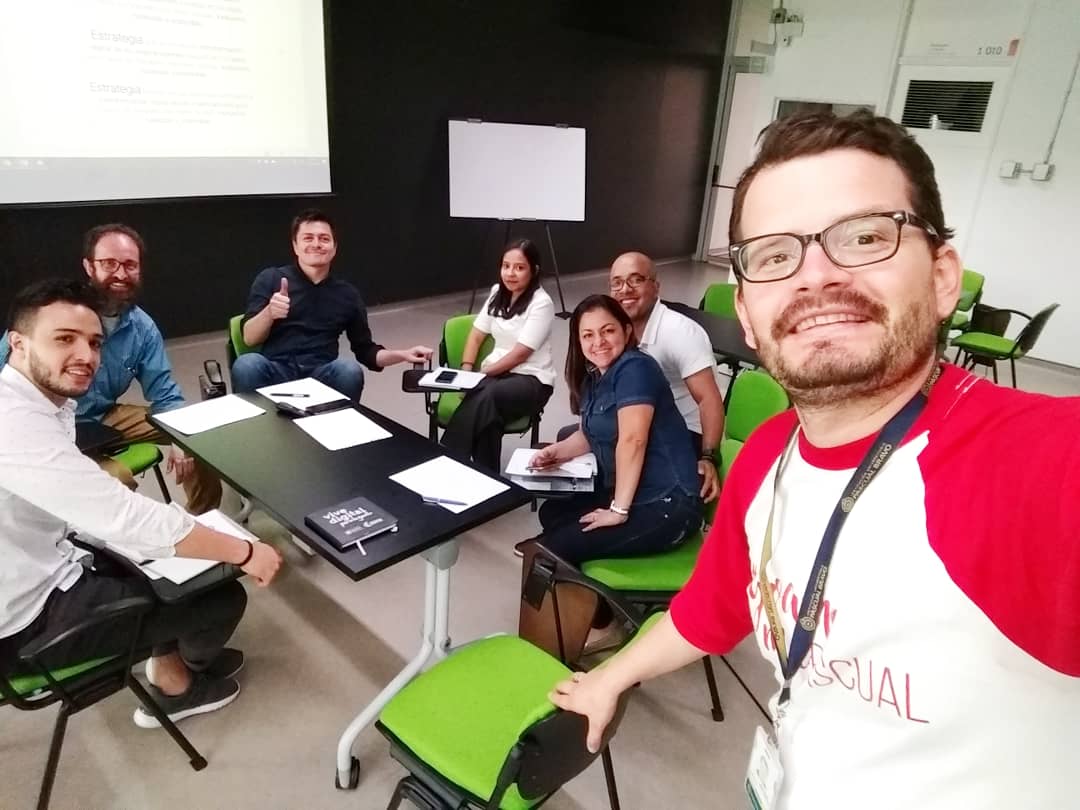 BigDataCol's tweet photo. Consejo de datos, 👍🙂🤗 Medellín se transforma desde el Big Data, Datos Abiertos, Regiones Inteligentes, ODS y Planificación Urbana. #MEDATA @BigDataCol @Ruta_N @Areametropol @mimedellin @AlcaldiadeMed #BigData #OpenData @IUPascualBravo @JoanDBaena https://t.co/jy5JP4s4fE