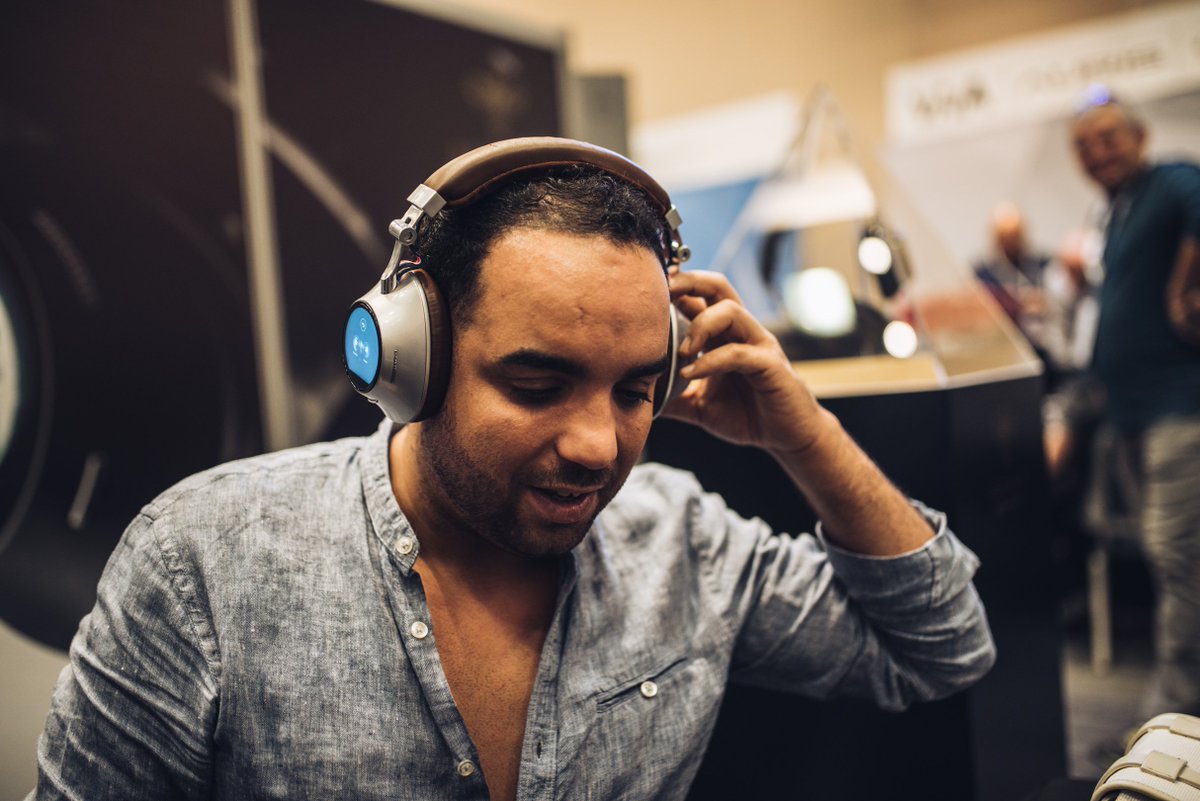DebussyAudio's tweet photo. That's sound good !!! 🎧🇫🇷🎶🐝#audio #headset #paris #debussyaudio #NowPlaying #Livestream #LiveStreaming #audiophile https://t.co/Gt7rg9K0A7