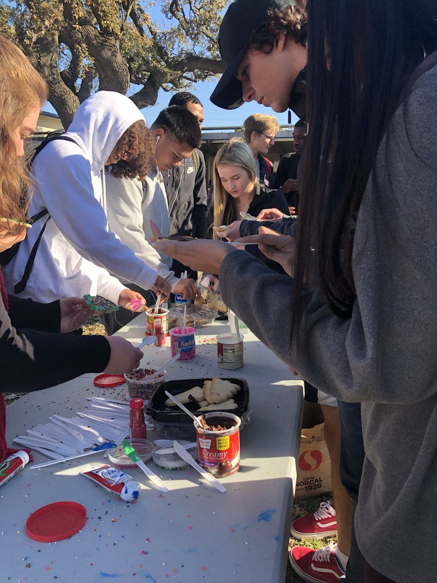 cvasbleadership's tweet photo. Snow Day &amp; Cookie Decorating! https://t.co/eRyAIO2m7z