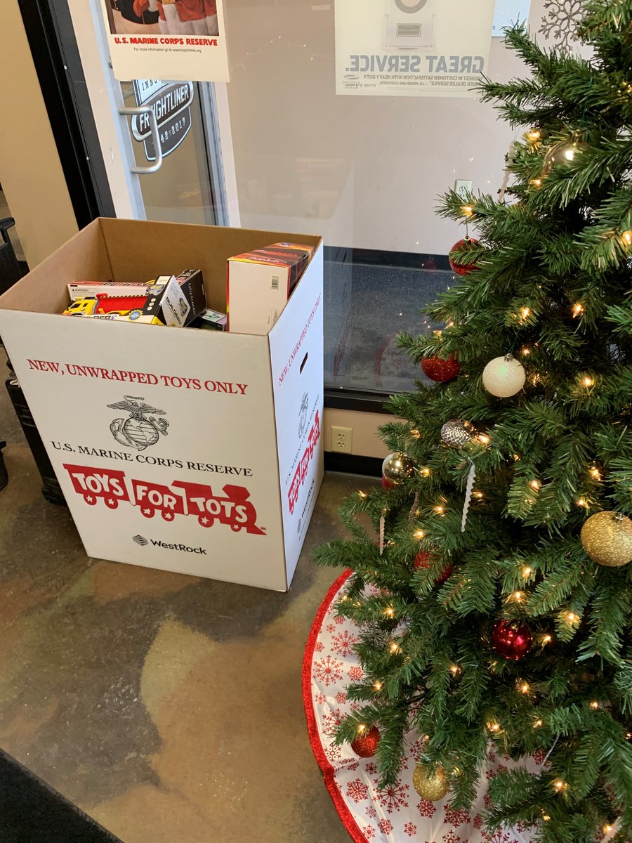 FleetMaintenanc's tweet photo. Thank you to FMI Employees, Families &amp; Customers for contributing and donating to Toys for Tots! We are so excited to donate the toys we collected &amp; make kids holiday's brighter 🎄❤️ https://t.co/ijNW9YYzKk