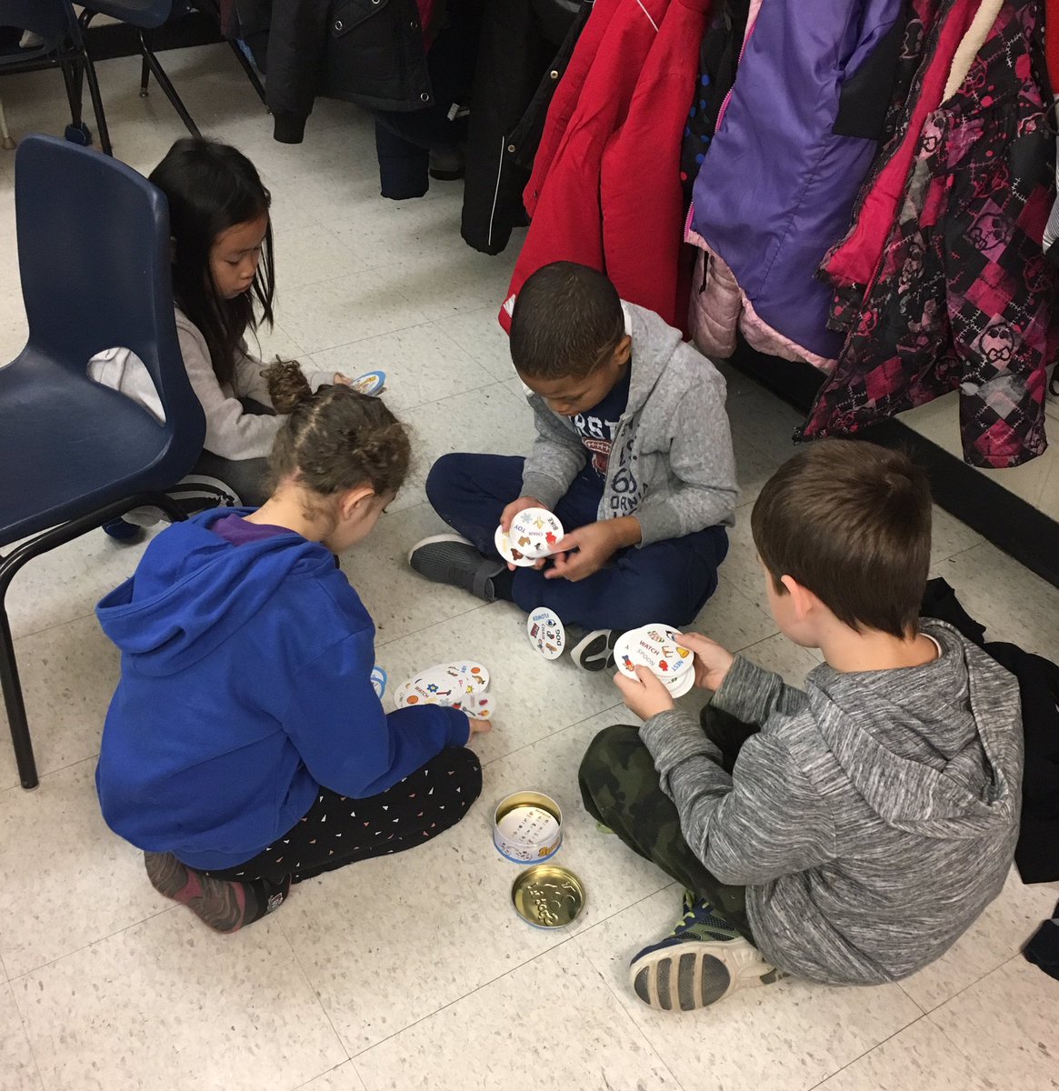 MrsT_bo's tweet image. The power of Choice in our Daily 5 Centres keep us learning and engaged! #literacy #differenciatedlearning