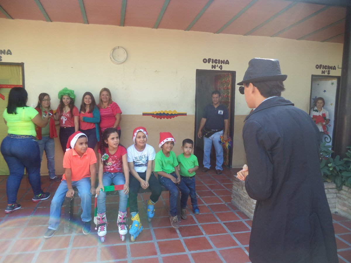 crsbarquisimeto's tweet photo. Parrandón navideño para los niños y niñas en el @crsbarquisimeto @irisvarela @mspenitenciario @65Leudi @POSPENITENCIARI @DSCRCO @ler1972 @mirelct https://t.co/uHjUYaooz1