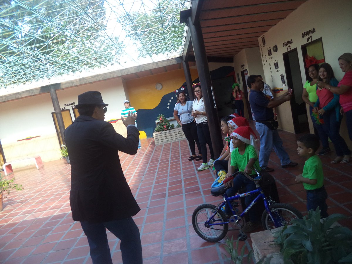 crsbarquisimeto's tweet photo. Parrandón navideño para los niños y niñas en el @crsbarquisimeto @irisvarela @mspenitenciario @65Leudi @POSPENITENCIARI @DSCRCO @ler1972 @mirelct https://t.co/uHjUYaooz1
