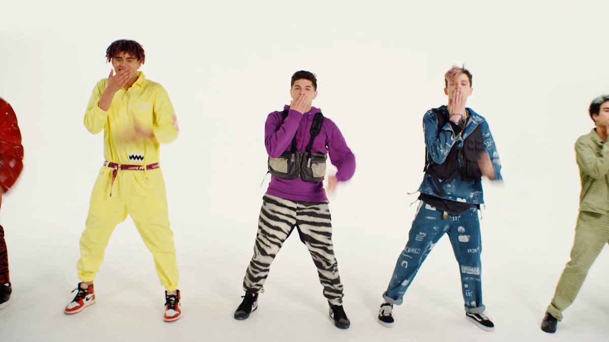 JelloSquads's tweet photo. JELLO MUSIC VIDEO https://t.co/eTgjtGlayA