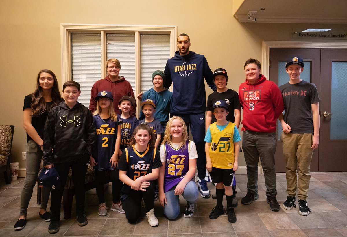 Rudy paid a visit to the @UtahFosterCare foundation and delivered some holiday goodies 🎁
#ThisIsWhyWePlay