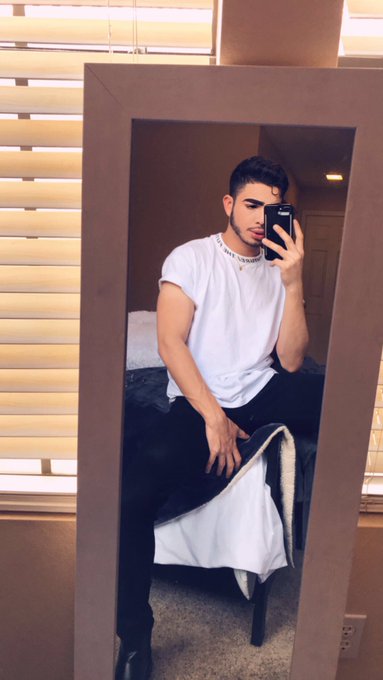 Watch Elmer.'s leaked NSFW photo on TwXstars