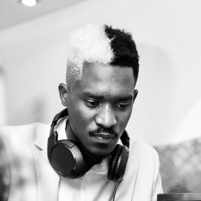 NodeGroupOnline's tweet photo. The #GuliWano singer @IamApass is in the building for the Pearl Of Africa Fashion Awards.
#pafa18 https://t.co/GVjXtFBM2O