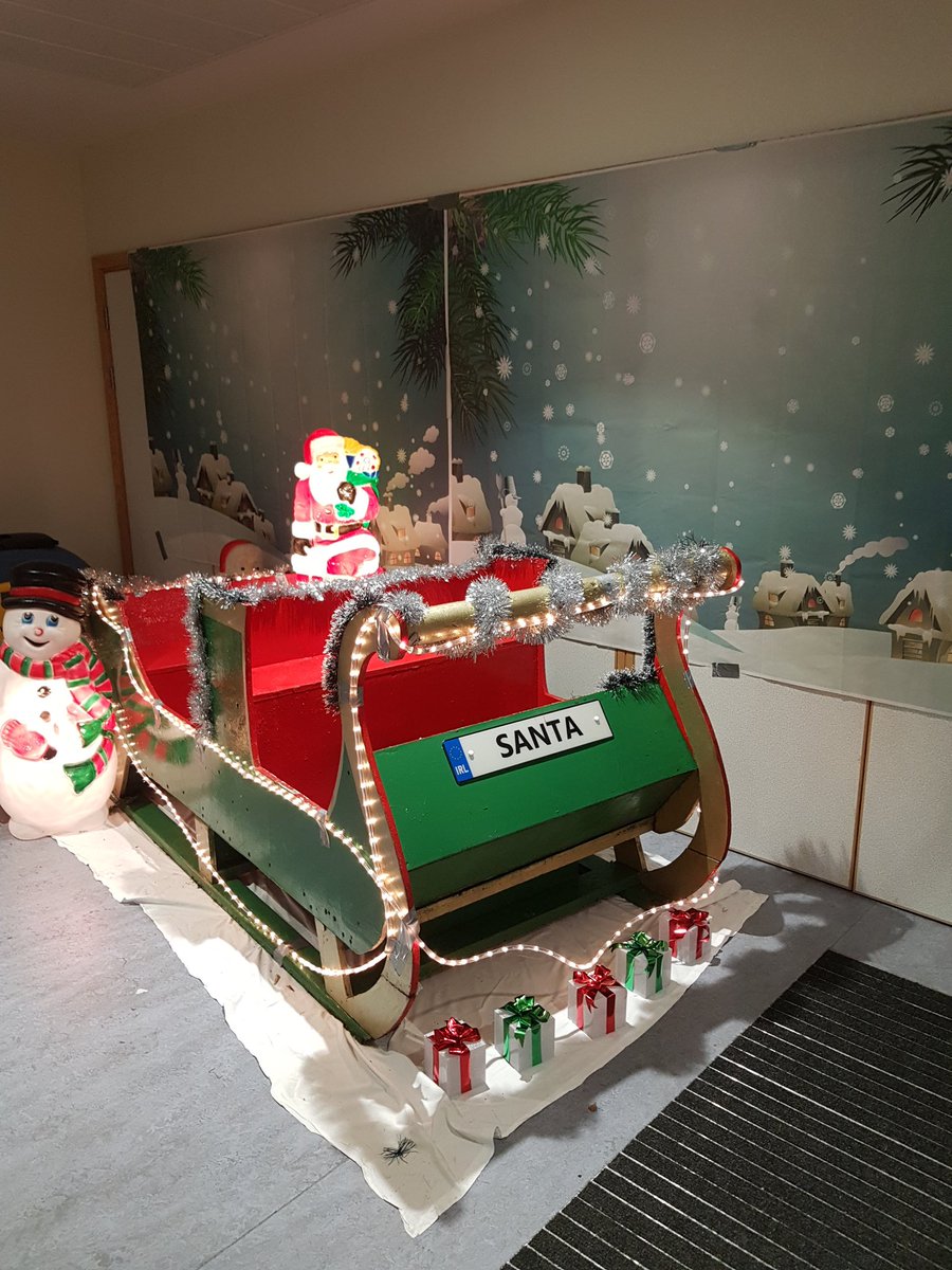 Santa's  sleigh has arrived this evening in Dublin South central Ambulance station. On the eve of the annual Christmas children's party. And there was a few elfs on hand to give me a hand with the sleigh. <a href="/HSELive/">HSE Ireland</a> <a href="/PeopleofHSE/">People of HSE</a> @NasDirector <a href="/rosarii_mannion/">Rosarii Mannion</a> <a href="/Irishheart_ie/">Irish Heart Foundation</a> <a href="/whw_hr/">HSE Workplace Health & Wellbeing</a>