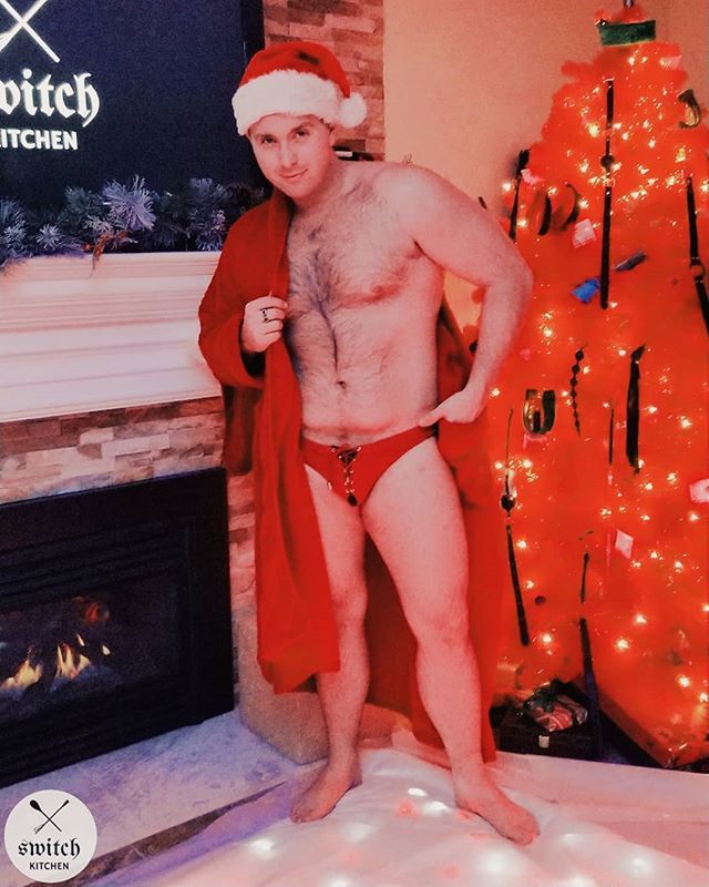 switchkitchen's tweet photo. Merry Christmas ๐ from @switch___kitchen ... Now unwrap me ๐
.
.
.
.
.
๐ธ By @elena.suicide .
.
.
.
.
.
#xmas #xxxmas #christmasballs #allyouwantforchristmas #christmastree #christmasgifts #switchkitchen #vancouver https://t.co/seWhCdwBfT https://t.co/OxdGM7wpJ2