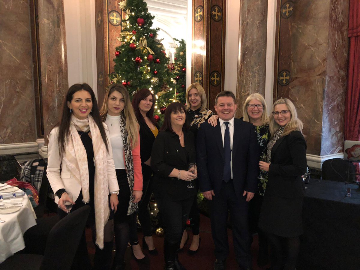 veSpace_Int's tweet photo. Last night Laura and Marlene hosted a very festive client event at @CharingCrossLDN. Such a lovely evening, thank you Danny and Beatrice for looking after us all so well! #christmasparty #Eventprofs #eventplanner #lifeofevents #amazingspaces #clientevents https://t.co/RpUWhoRGSP