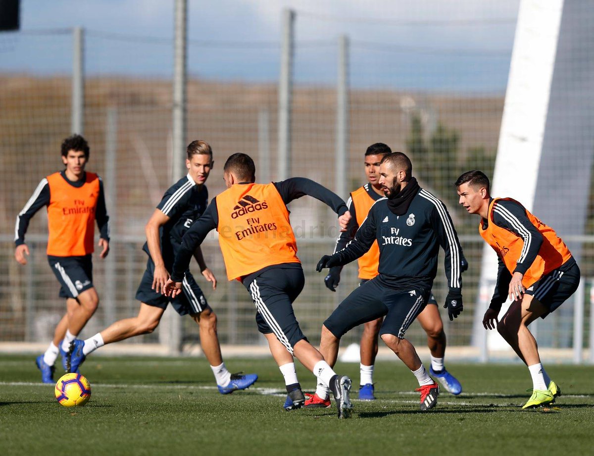 Bale, absent in training prior to the match against Rayo Vallecano. @GarethBale11, who has a blow to the ankle of the game against CSKA, has not trained on the grass so everything points to not be tomorrow in the league appointment.
#HalaMadrid #rmliga