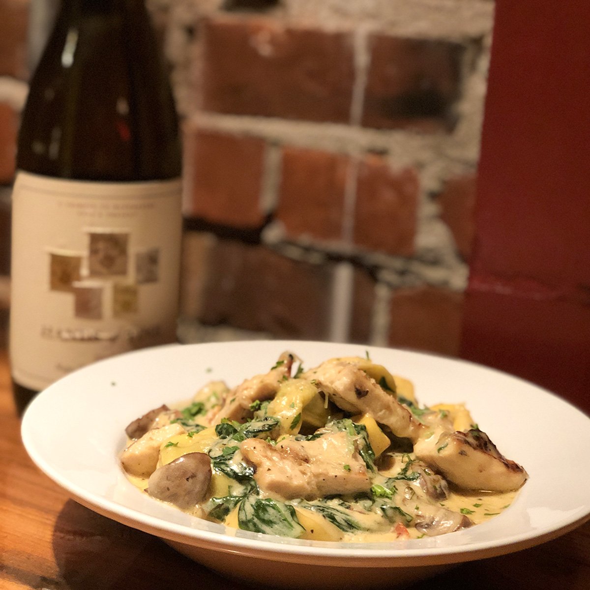 One of our features this weekend is a tasty Roasted Garlic &amp; Spinach Tortellini!
Served with diced red bell peppers, mushrooms, shallots in a creamy white sauce sprinkled with parmesan! Plus your choice of grilled chicken or shrimp!