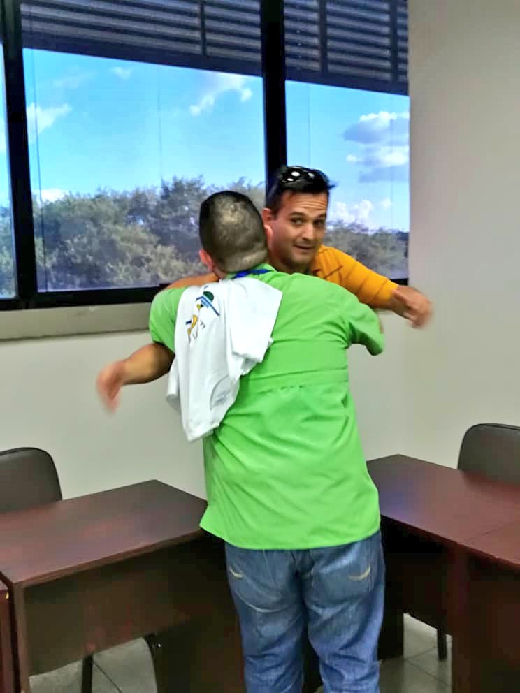 udc2018's tweet photo. #14Dic GEFRY MARQUEZ CON LA CAMISETA DE FUNDACIÓN "MI ESPERANZA ES FRISCHI" @FundacionMEFRI y en abrazo fraterno con nuestro candidato Ivan Frischi para quien lo importante es la unión y el trabajo mancomunado! #juntosporOslo #IvanUDC a la #alcaldiadeOslo #hagamOSLO #juegoderoles https://t.co/9zqMEvkSji
