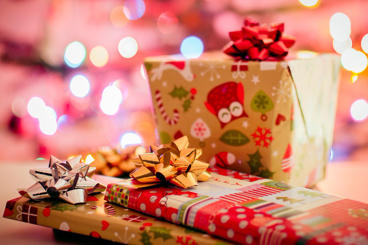 RemonsClothier's tweet photo. It's your last chance to make a child's #Christmas more merry and bright! Bring a new, unwrapped toy by the store today, and wake up on Dec 25th with the knowledge that a child has gotten a better Christmas because of your gift. https://t.co/Nl7Q4jnaqQ