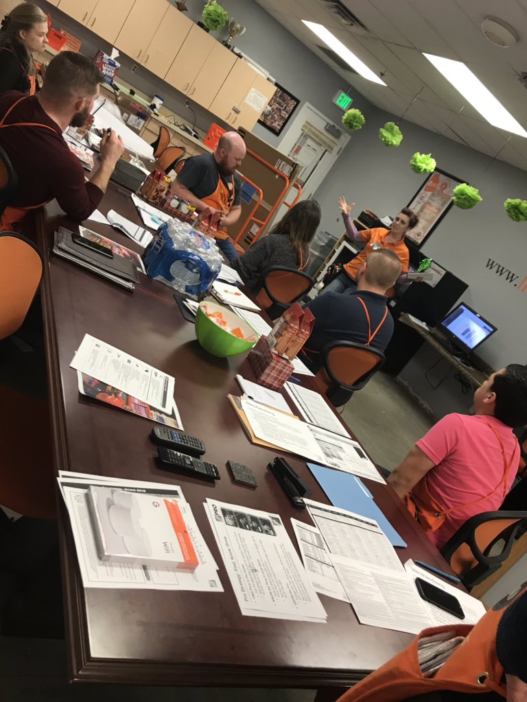 Diana_T_Tran's tweet image. Let’s talk Merch, Pro, MET! Future leaders! #investinUS #leadProgram #inspired #sellsomeStuff 👍❤️🤪🏆@DavidMann2720 @JanaVugteveen @beck_missy @HDmorrissey @Bishopa22000 @JoshPaauwe2725 @BrandonPearl260 @Sarah_Kiester @troyer_paige @bobsaniga @TimAdamsTHD @kelly_mayhall