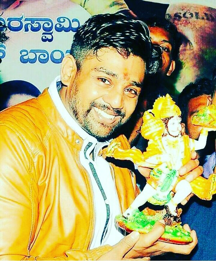 RAdduri's tweet photo. #ಜೈ #ಸರ್ಜಾವಂಶ
ದ್ರುವ ಅಣ್ಣ ಮೇರಾ ಪ್ರಾಣ ಹೇ
ನಾವು ಹೇಳದೆ ಕೇಳದೆ ಇದ್ದರೂ ನಮ್ಮ
ಕಷ್ಟ,ಸುಖ,ನೋವು,ನಲಿವುಗಳಿಗೆ, ಸ್ಪಂದಿಸುವ ಒಂದೇ ಒಂದು ದೈವ ಅದು
ಆಂಜನೇಯ
LOVE U DHRUVA BOSS
ಜೈ ಹನುಮಾನ್
@DhruvaSarja Bro @chirusarja Bro https://t.co/Iy5MMNUp5x