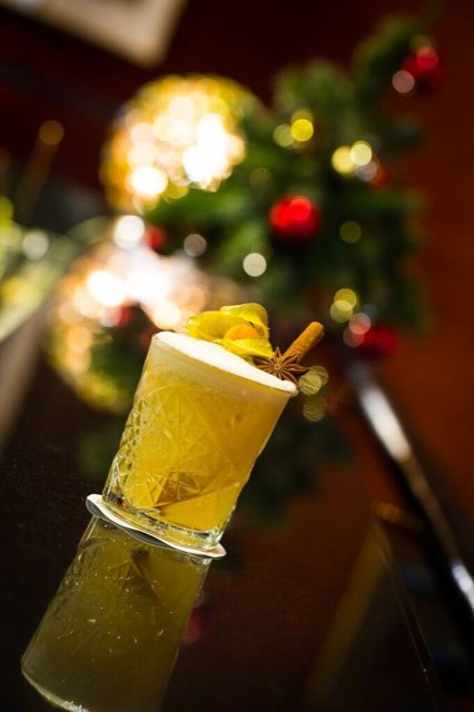 Afterwork treats at the Sacher Bar Salzburg. The special recommendation for this month: our “Happy December” cocktail #sacherbar #salzburg #happydecember #afterwork #ginoclock #sacherhotels #cocktailtime #monthlyspecial
