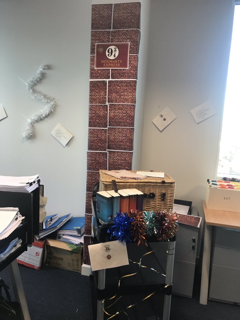 _JenniferFish's tweet image. Pimp my pod game is strong in our #Newcastle @IMAsbestos team. Welcome to Hogwarts ⚡️⚡️ #Christmas #PimpMyPod #HarryPotter