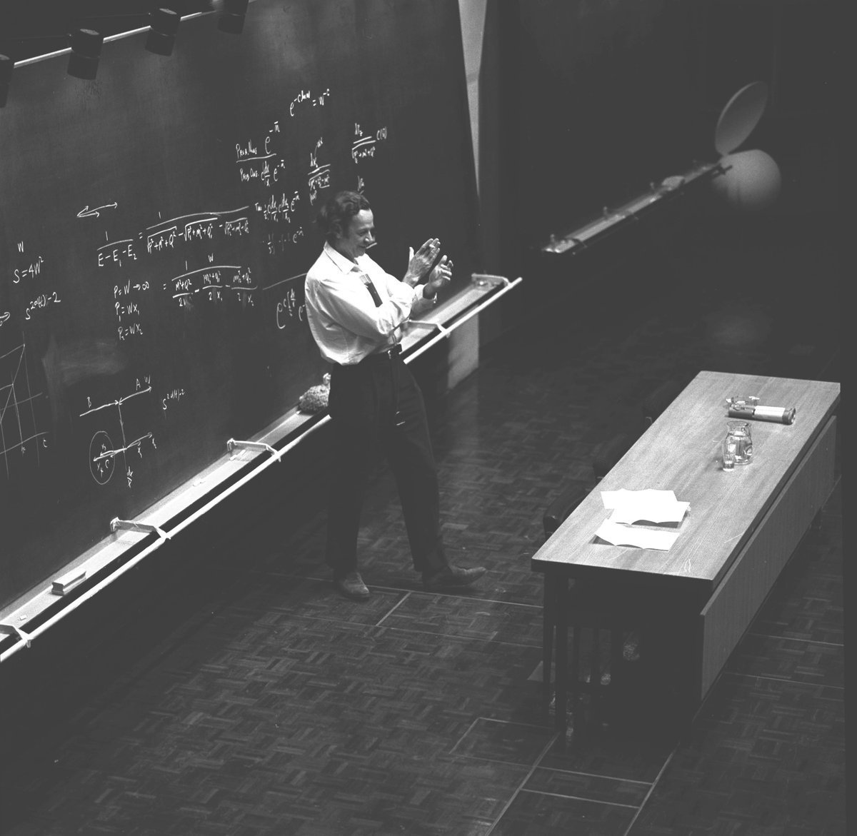 ProfFeynman's tweet photo. If our small minds, for some convenience, divide this universe, into parts - physics, biology, geology, astronomy, psychology, and so on - remember that nature does not know it! https://t.co/IVAZvVgpUA