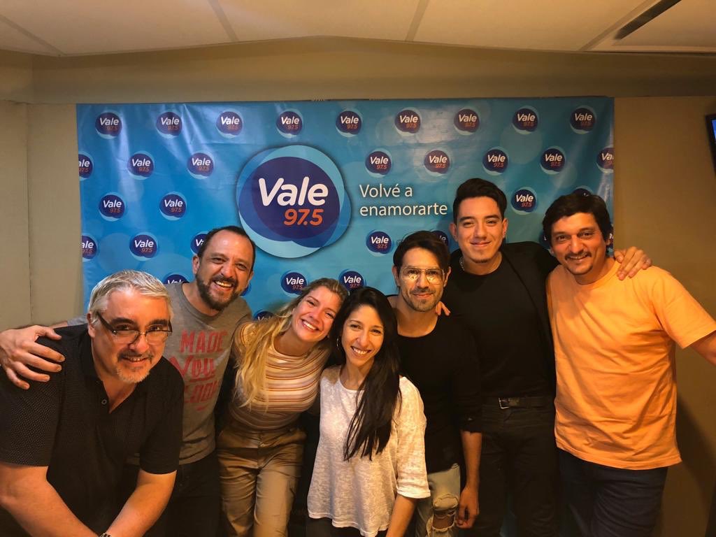 laufer4's tweet photo. GRACIASSSSS @Vale975 GRACIAS POR A TODOS POR ESCUCHARNOS EN ESTE HERMOSO CICLO! me explota el corazón de emoción ❤️❤️❤️#YoEscuchoDaleQueVale https://t.co/ouJ5YM88Ke