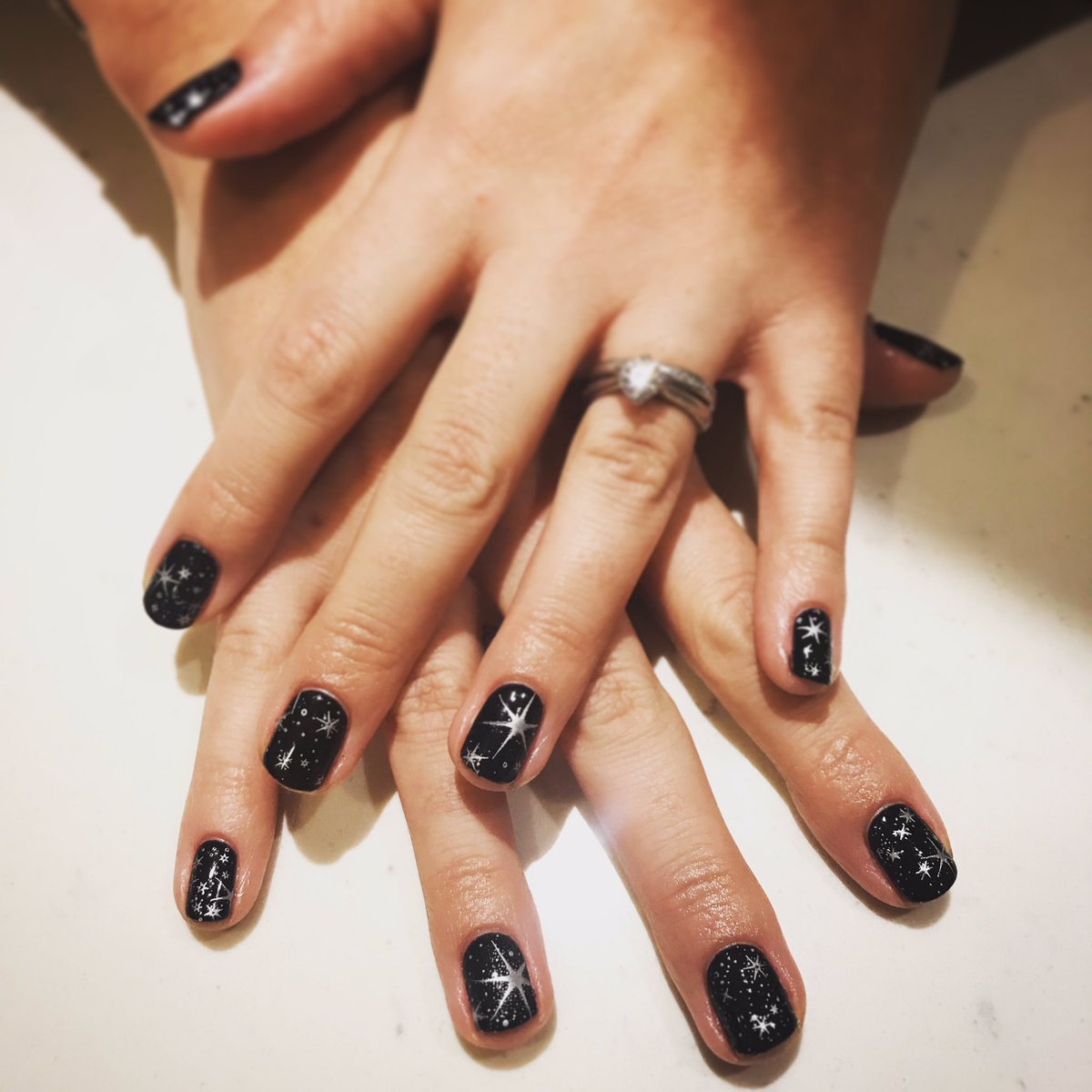 Twinkling stars are by far winning this Christmas time! ✨✨✨ 
.
.
.
#laurenomakeup #shellacmanicure #cndshellac #stampingnailart #blacknails #nailart #naturalnails #manicurist #southwestlondon #tooting