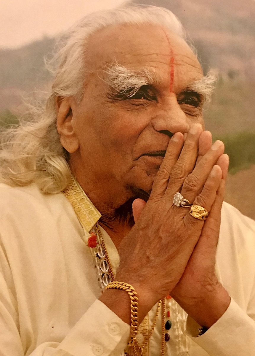 Today we celebrate the 100th birth anniversary of Guruji Iyengar #gratitude #Iyengar #yoga 🙏😊