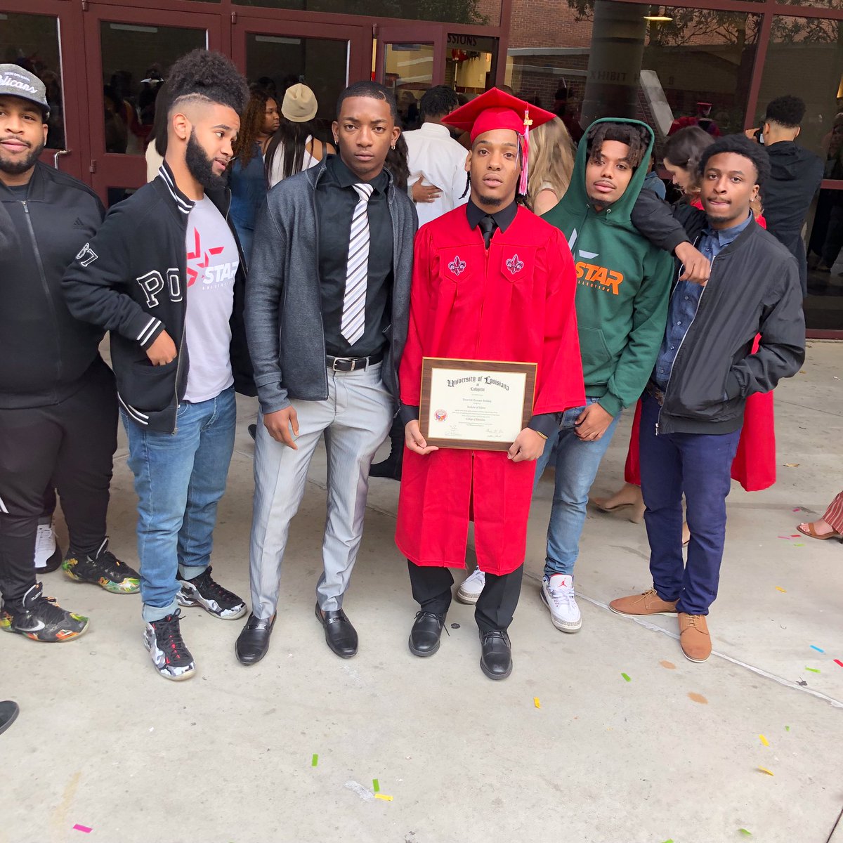 PrezDontCare's tweet photo. Graduating college ain’t easy
if you know you know Congrats to my bredren tho 🎓🌶 #ul18 https://t.co/HaOY8bsiB7