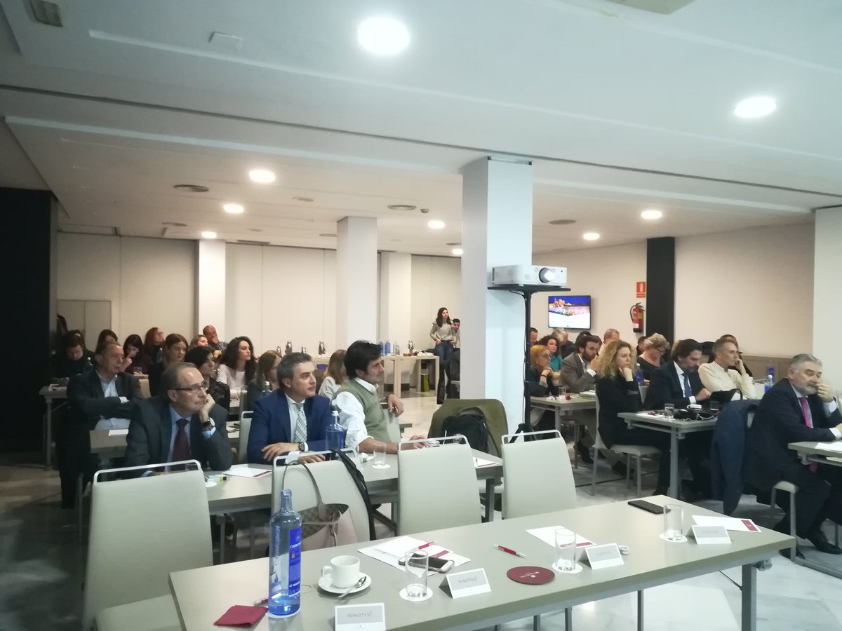gorkalerchundi's tweet photo. Hablando sobre herramientas como el #storytelling o #eventcanvas dentro de la organización de #eventos. https://t.co/lSHZXTCuLS