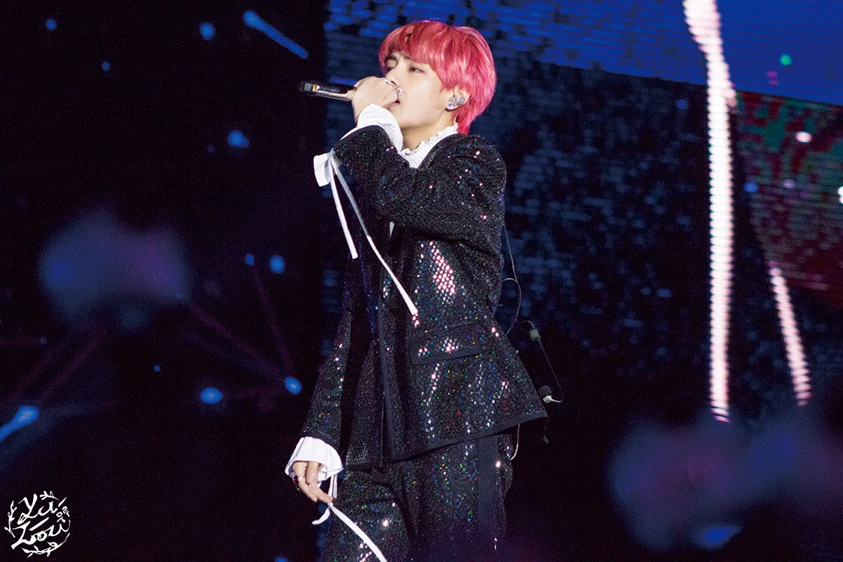 YuLouforBTS's tweet photo. 181209 LOVE YOURSELF WORLD TOUR in TAOYUAN
#BTS #방탄소년단 #뷔 #태형 https://t.co/3E0POv7t2W