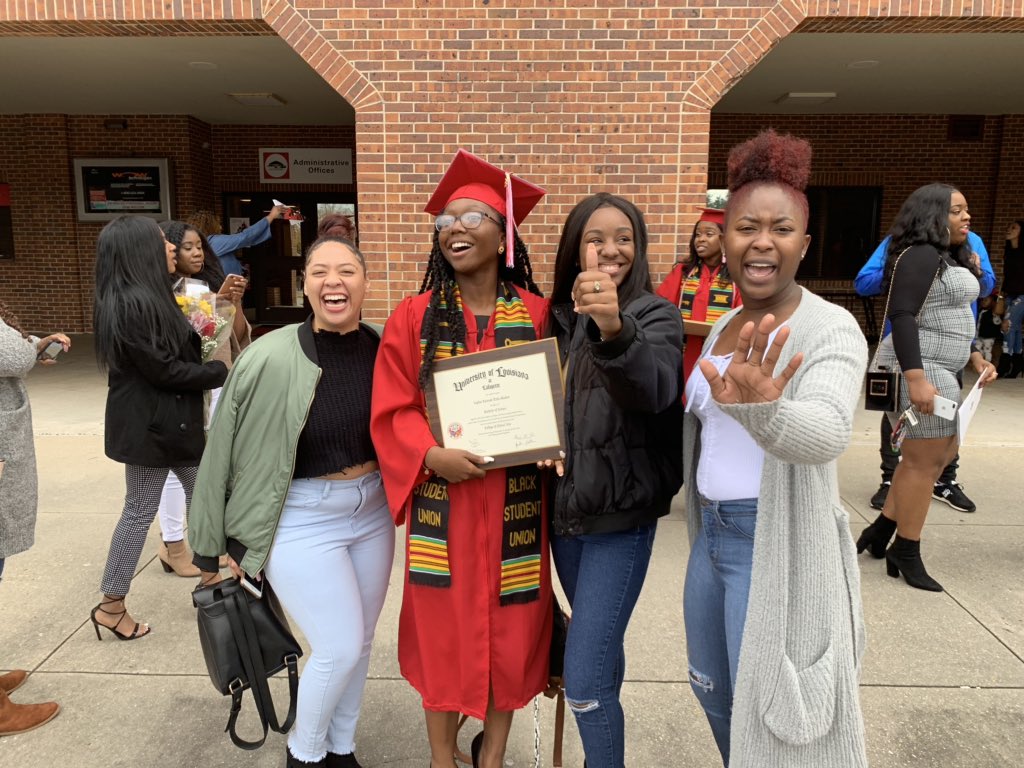 Im_TierraMarie's tweet photo. My friends graduated 🥺❤️ #UL18 https://t.co/RvZoxtjMyF