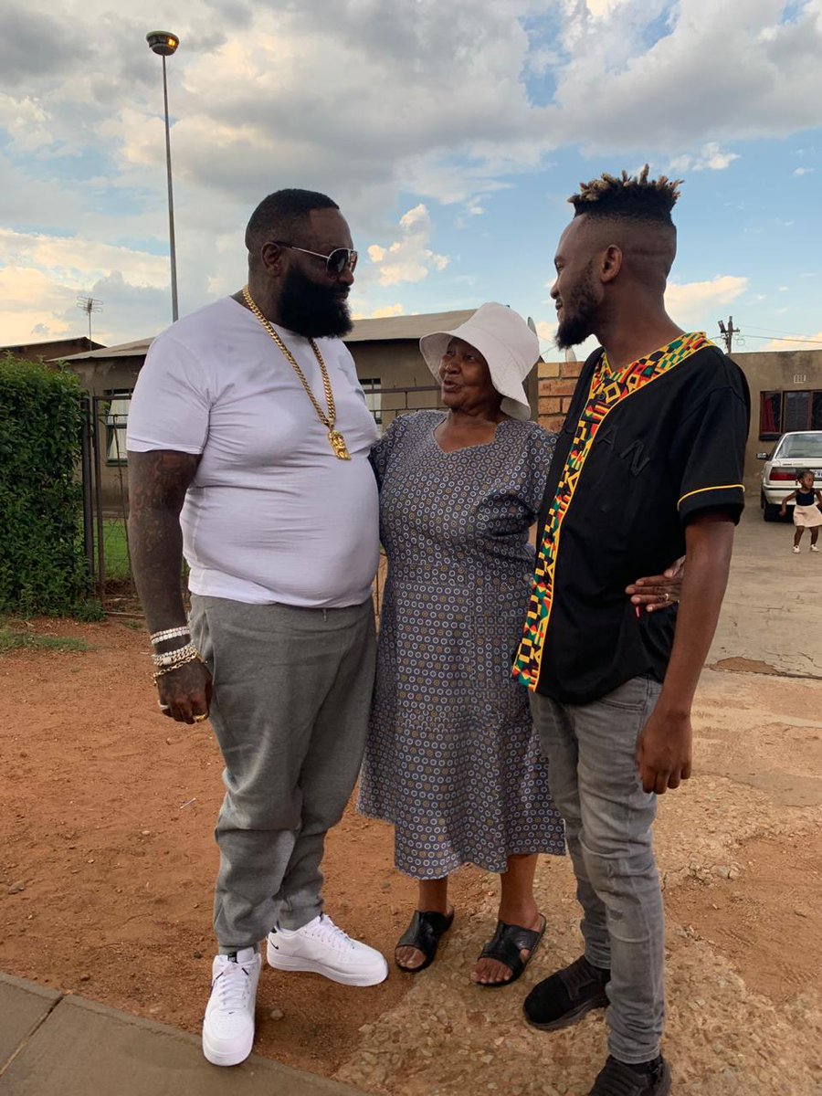 @CassperNyovest imagine if it was you who brought Rick Ross to Mzansi? The noise 😬😬😬