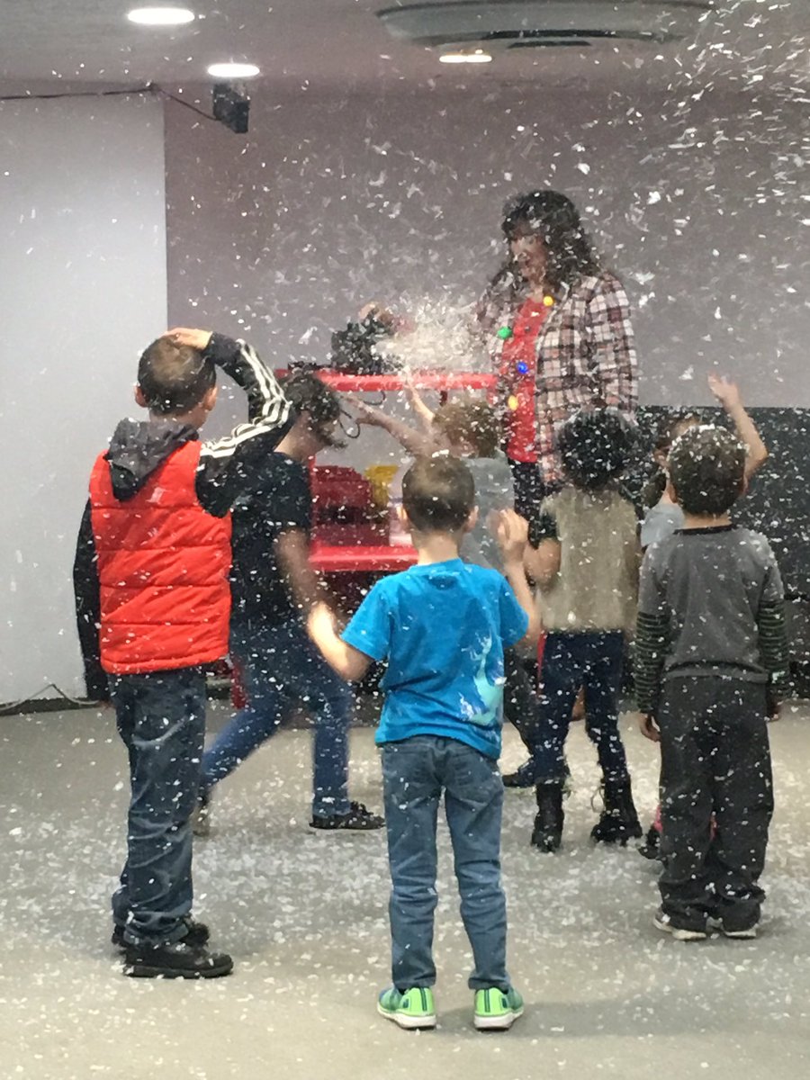 pueblolibrary's tweet image. It’s snowing in the library!!! ❄️☃️ #librarymagic