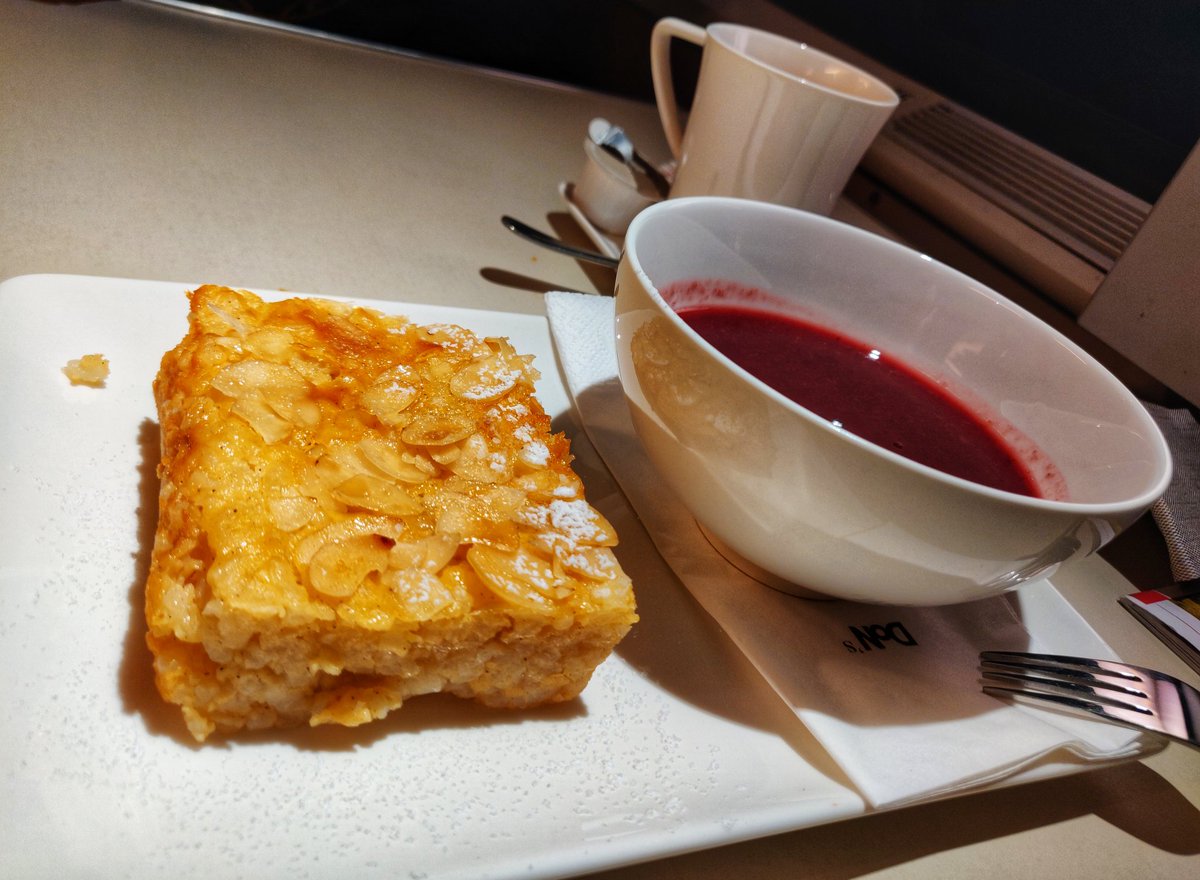 _DiningCar's tweet photo. Before leaving (rail replacement service #Werndorf🇦🇹 to #Maribor🇸🇮) the @unsereOEBB 🇦🇹 DoNs #diningcar at #EC159 "Croatia", we ordered the seasonal oven-baked rice w/ amaretto & sour cherry sauce (6.9€) & a coffee (2.9€). It was nice, but the very tasty sauce was needed 😉! https://t.co/5T1YiDI8xn