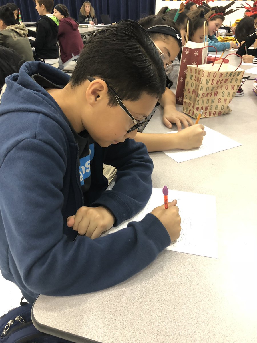 AValles_SRMS's tweet image. Writing about healthy live styles in P.E.! This is why the #GeneralsConquer #practicemakesperfect @SRidge_MS @JNunn_ADM