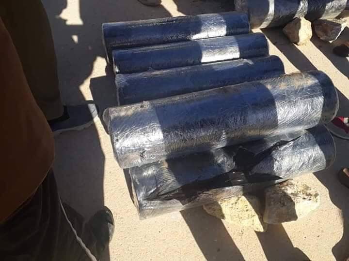 Lyobserver's tweet photo. Customs officer at Tobruk Port in eastern #Libya seized Thursday a large quantity of hashish worth millions of dinars https://t.co/LzphTdUnPm